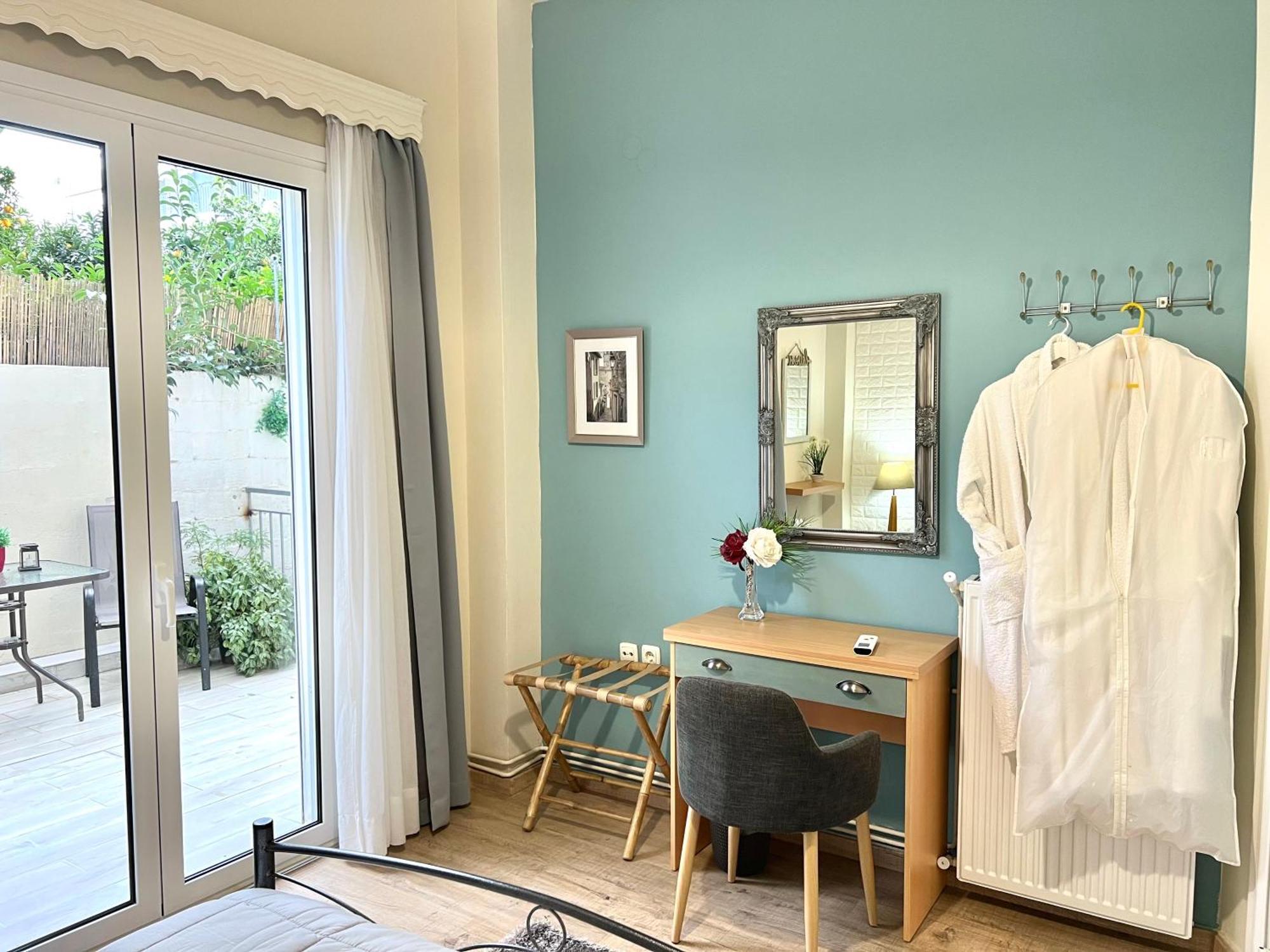 Luxury Seafront House Nearby Delphi Apartment Kirra