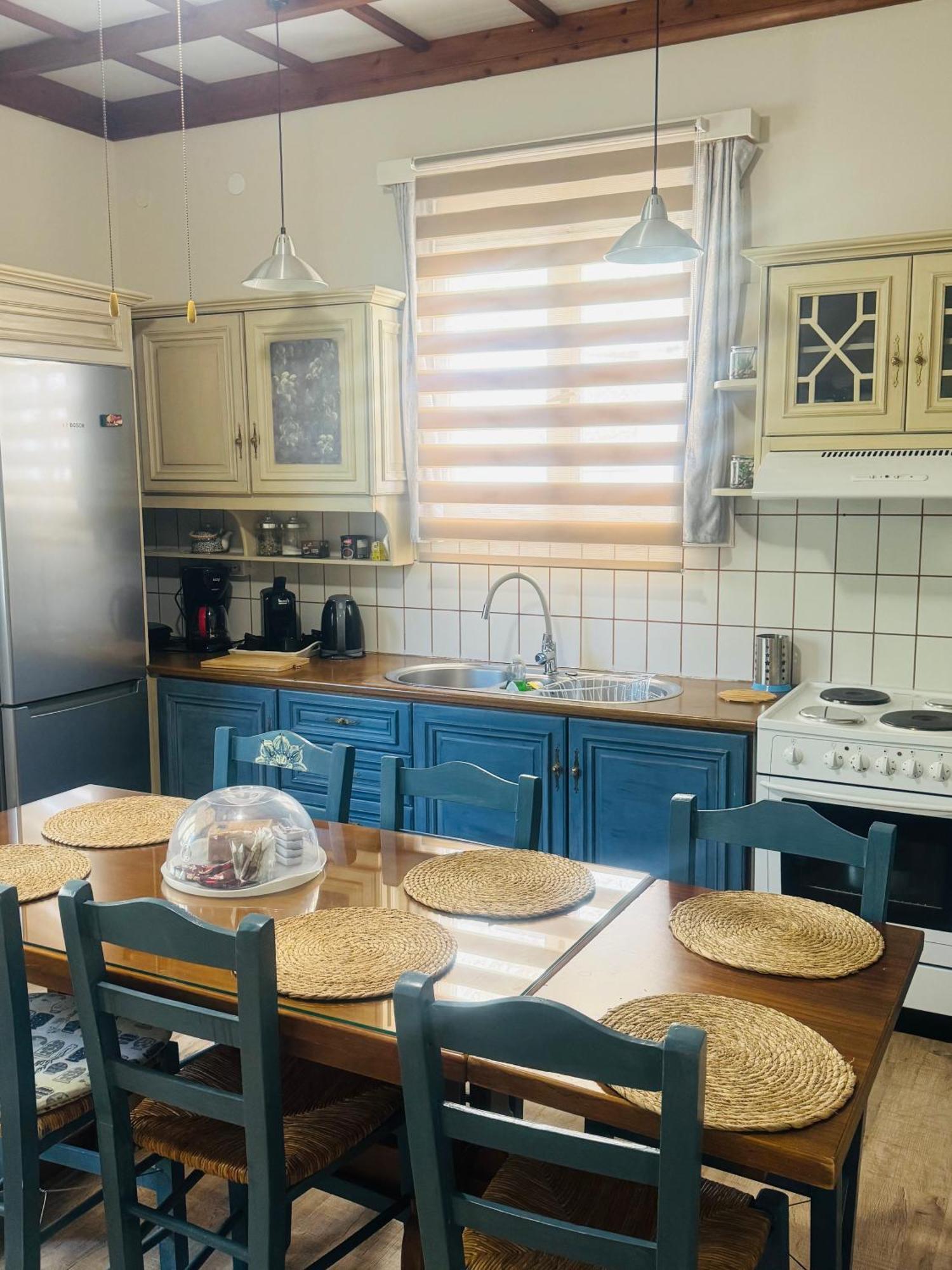 Luxury Seafront House Nearby Delphi *